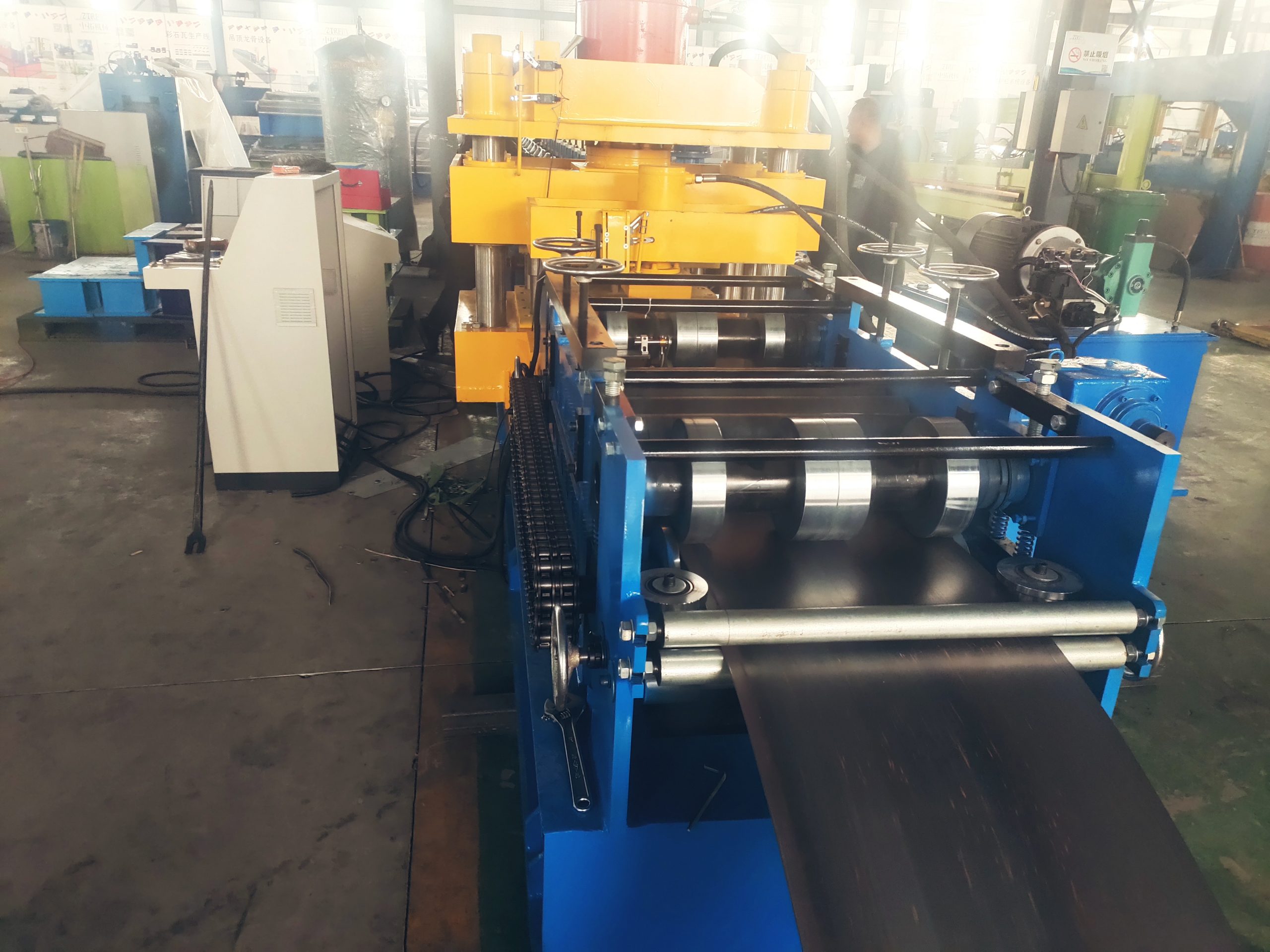 Road barrier roll forming machine