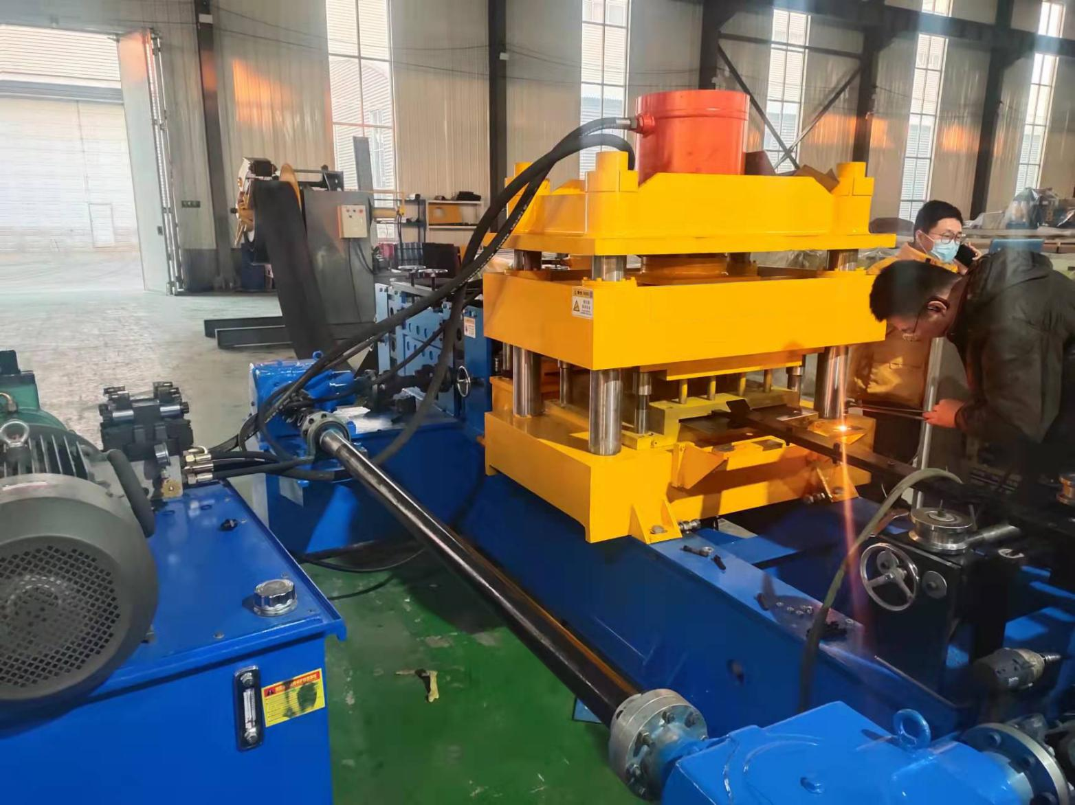 Road barrier roll forming machine