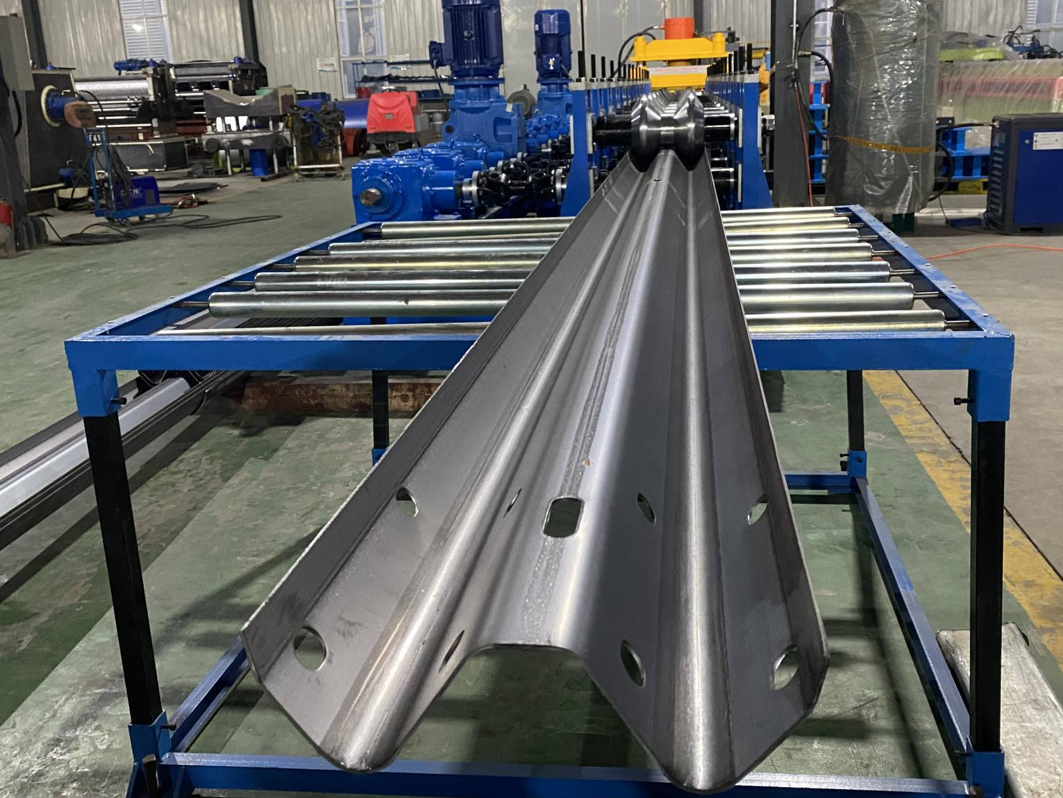 Road barrier roll forming machine