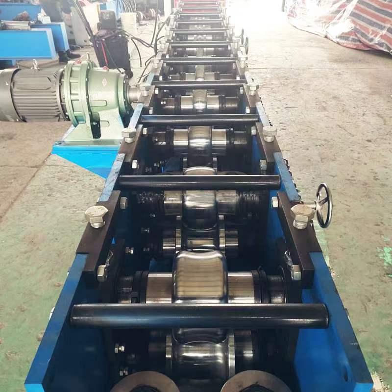 Split set rock boit machine