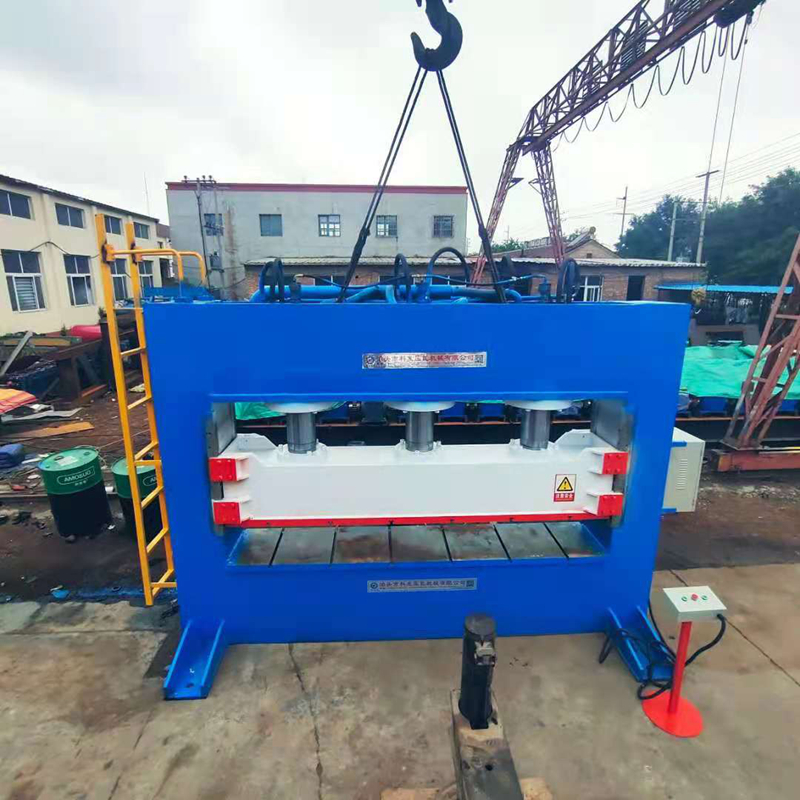 Container roof machine