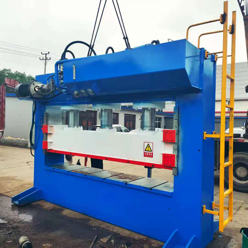 Container roof machine